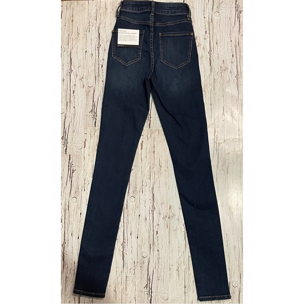 sculpting high rise skinny jeans - EVERNEW MELBOURNE (H&M) - Picture 2 of 5